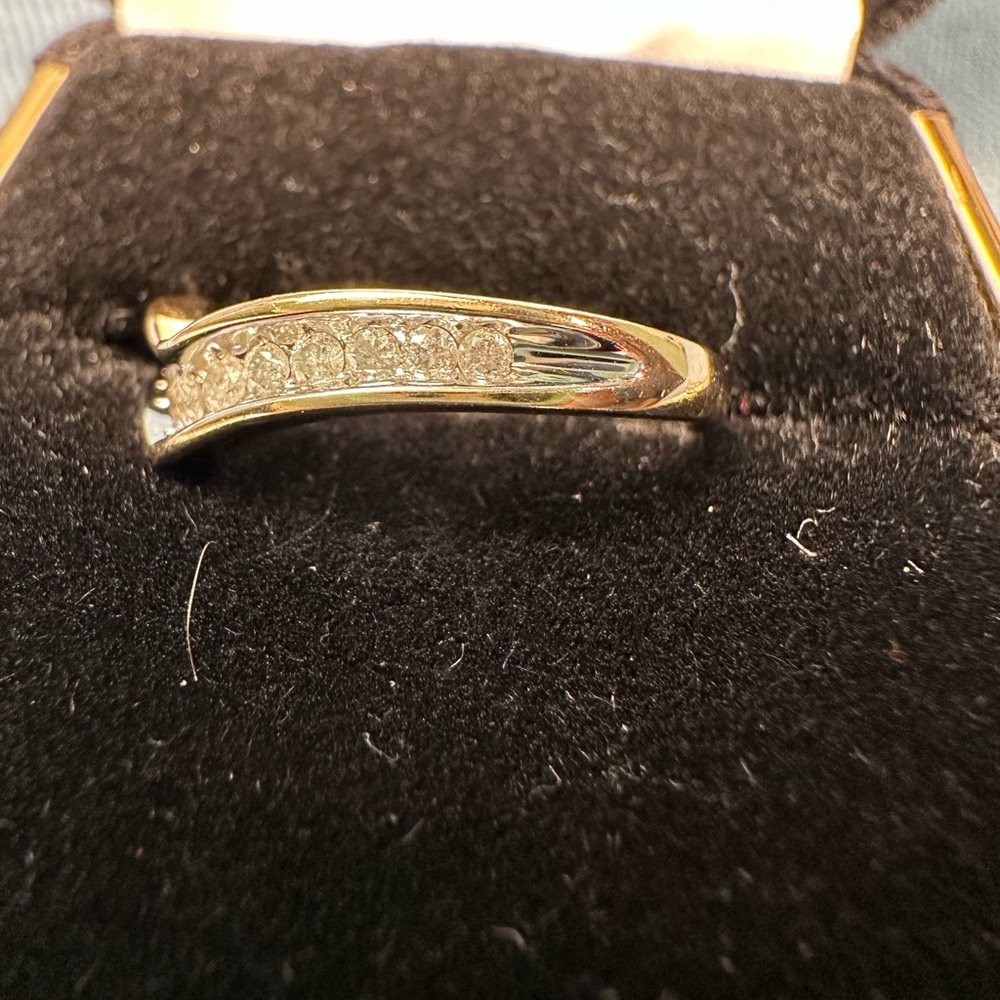 Diamond Chevron Ring- 10K Gold - Picture 9 of 13